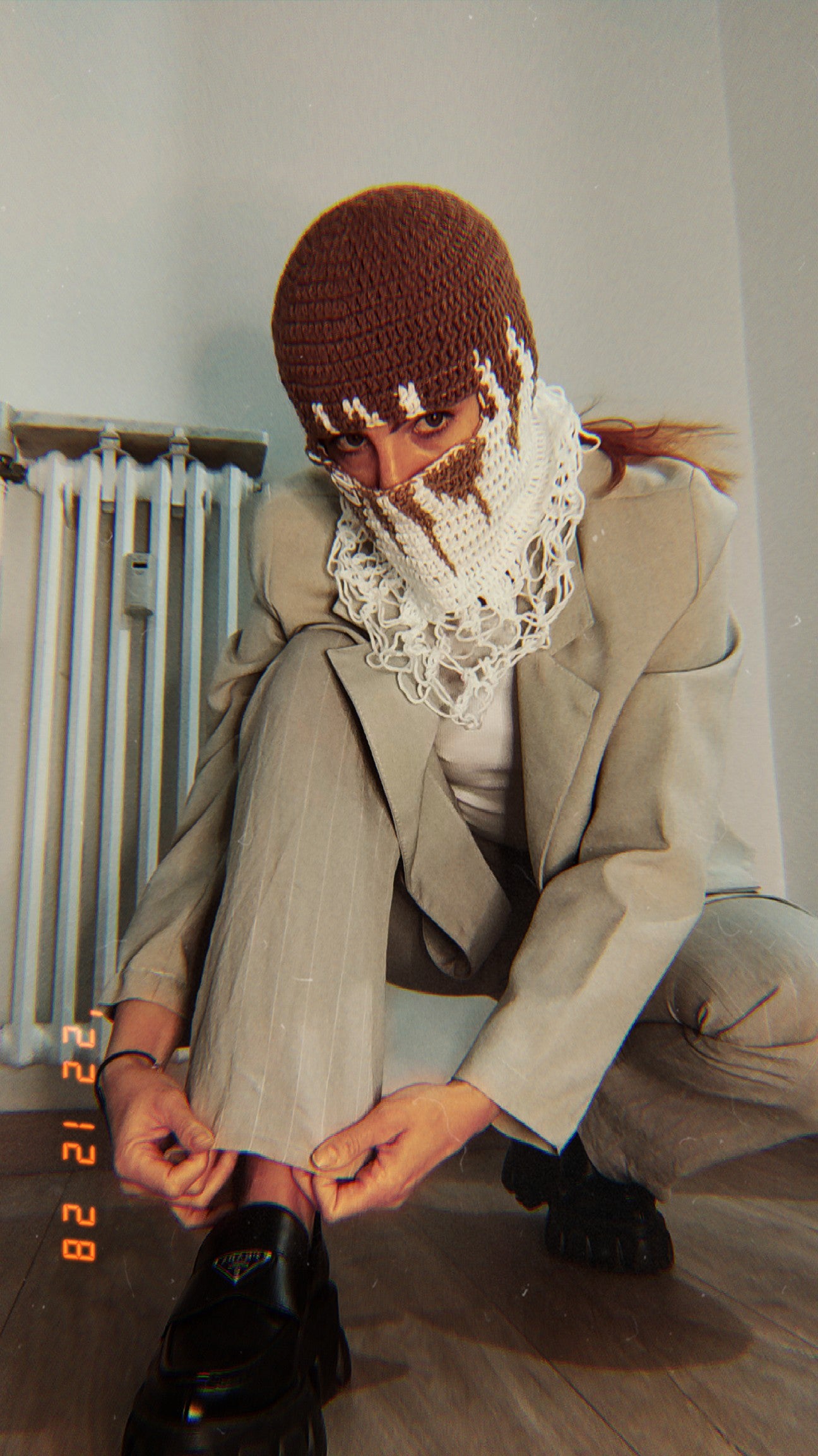 https://www.markuscrochet.fr/cdn/shop/files/Cagoule-design-chic-moderne-crochet-main-femme-homme.jpg?v=1694267630&width=1445